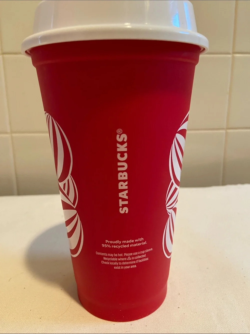 🩷Starbucks Red and White Holiday Reusable Cup with Green Logo 16oz